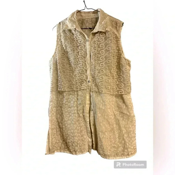 Gabby Isabella sleeveless tank collar button down shirt embroidered design - Picture 2 of 6